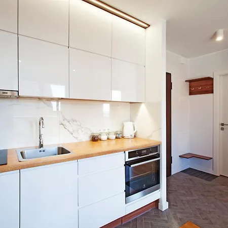 Marine With Balcony And Parking By Tyzenhauz Danzica