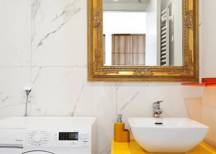 Marine With Balcony And Parking By Tyzenhauz شقة *