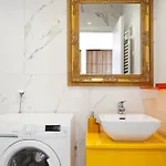 Marine With Balcony And Parking By Tyzenhauz Apartman *