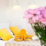 Marine With Balcony And Parking By Tyzenhauz Apartman